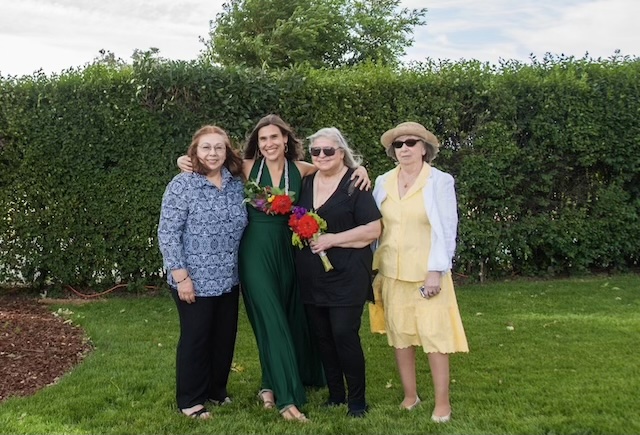 Helen Cromp living